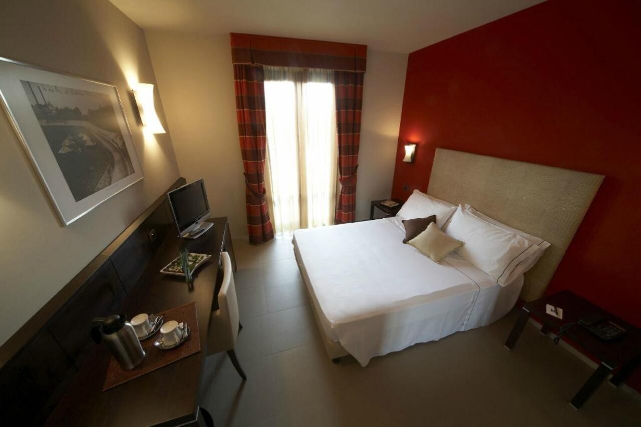 Hotel Montini Linate Airport Пескиера Боромео Екстериор снимка