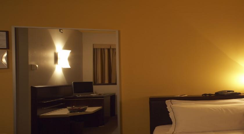 Hotel Montini Linate Airport Пескиера Боромео Екстериор снимка