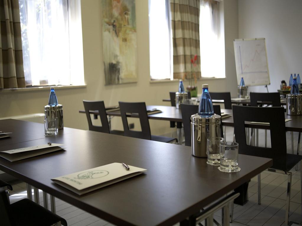 Hotel Montini Linate Airport Пескиера Боромео Екстериор снимка
