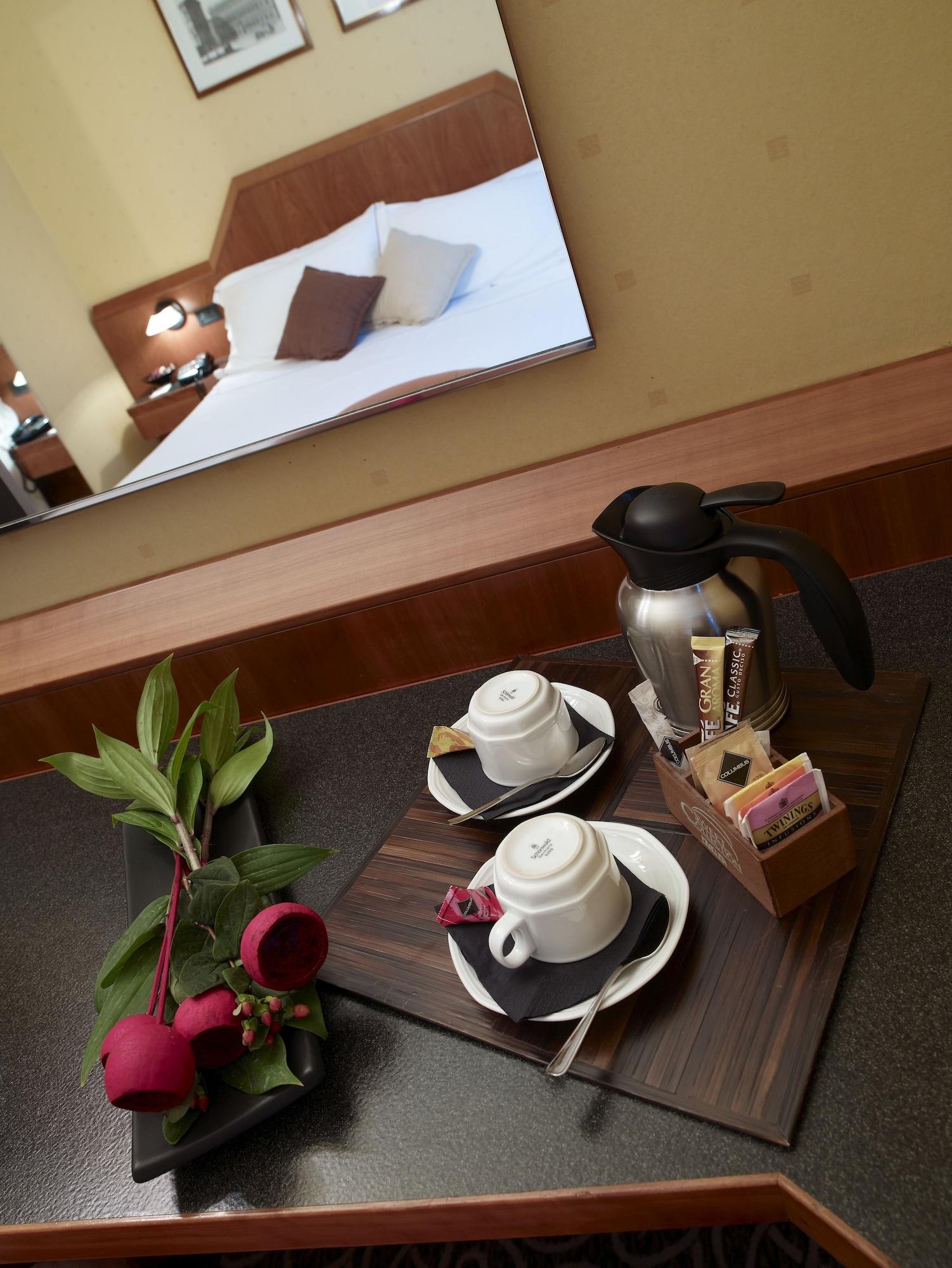 Hotel Montini Linate Airport Пескиера Боромео Екстериор снимка