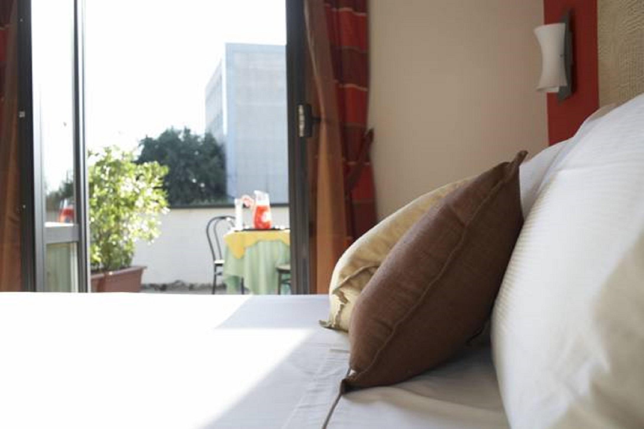 Hotel Montini Linate Airport Пескиера Боромео Екстериор снимка