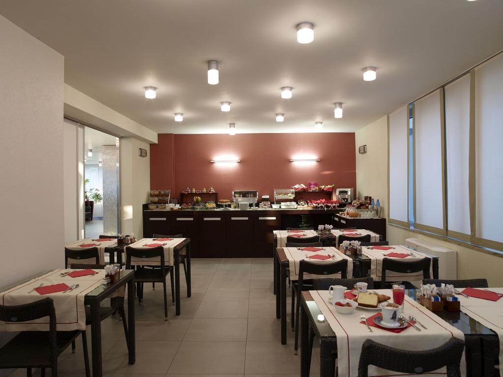 Hotel Montini Linate Airport Пескиера Боромео Екстериор снимка