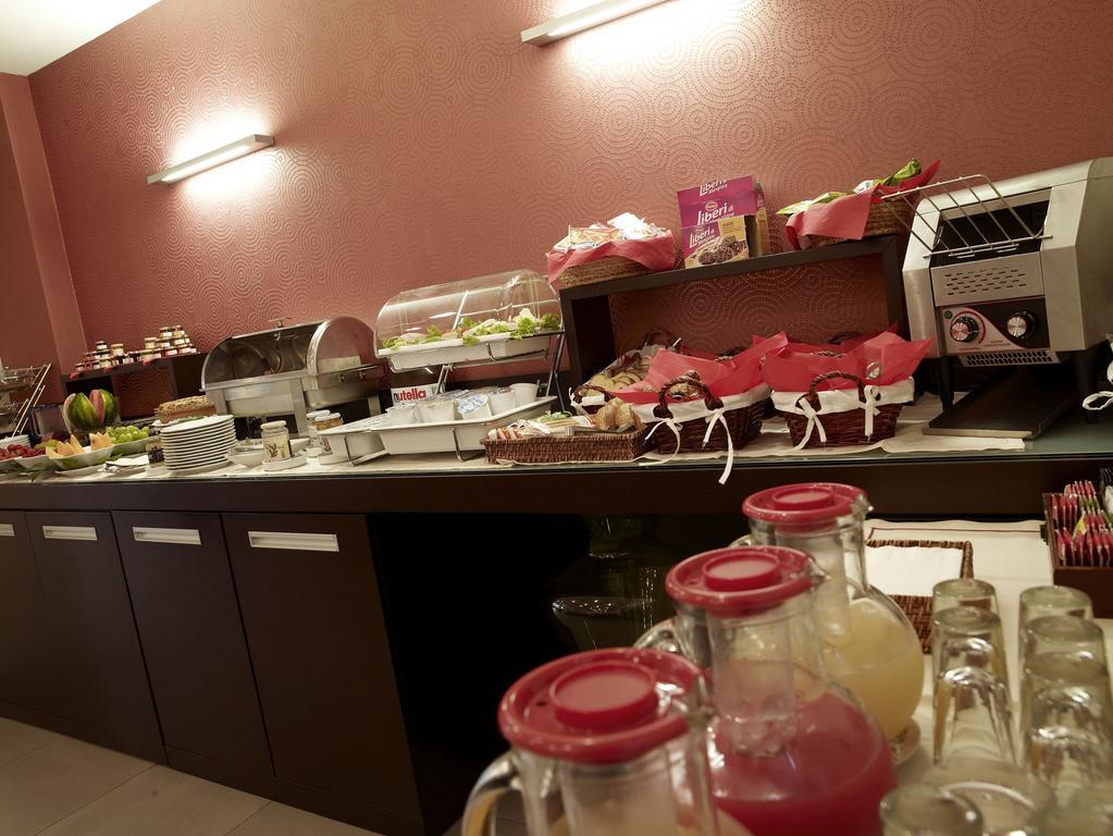 Hotel Montini Linate Airport Пескиера Боромео Екстериор снимка